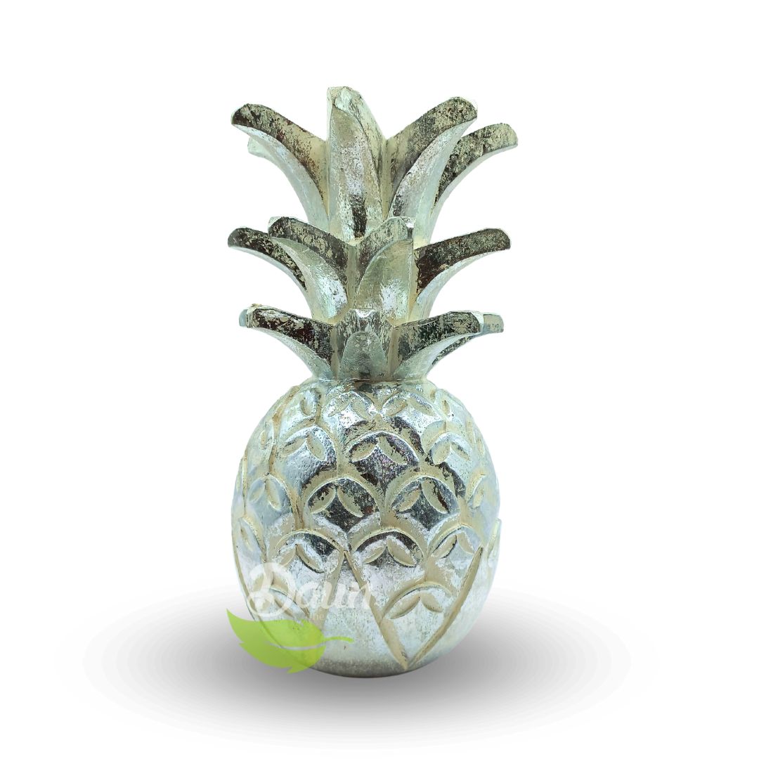 1 wooden silver pinapple